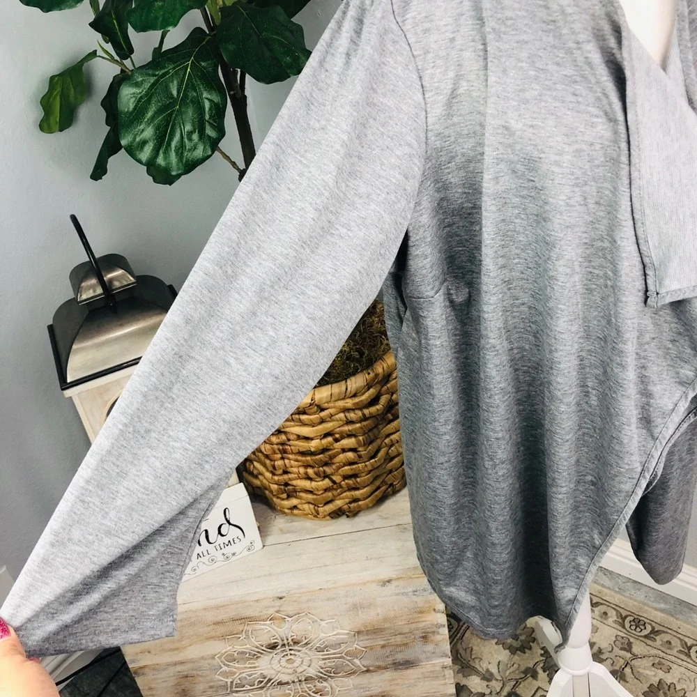 NWOT SOFT GREY LONG SLEEVE CARDIGAN